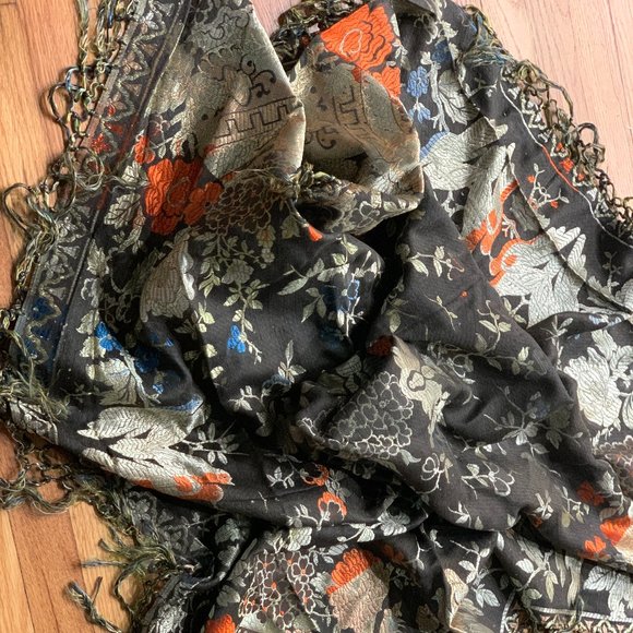 Lustrous Vintage Damask Tablecloth/Accent Fabric - Picture 15 of 16